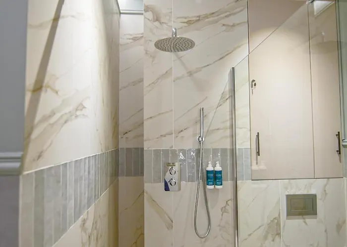 9 Alberti Centre 4* 니스