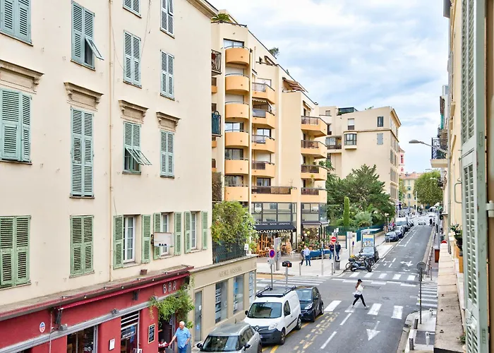 9 Alberti Centre 4*