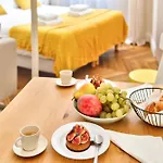 9 Alberti Centre Aparthotel 4*