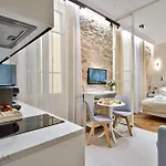 9 Alberti Centre 4*