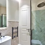 9 Alberti Centre 4*