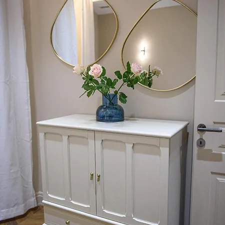 9 Alberti Centre Апарт-отель 4*