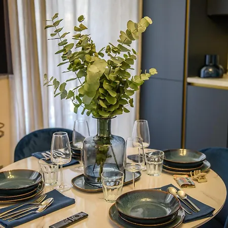 9 Alberti Centre Aparthotel 4*