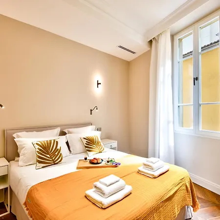 9 Alberti Centre Aparthotel