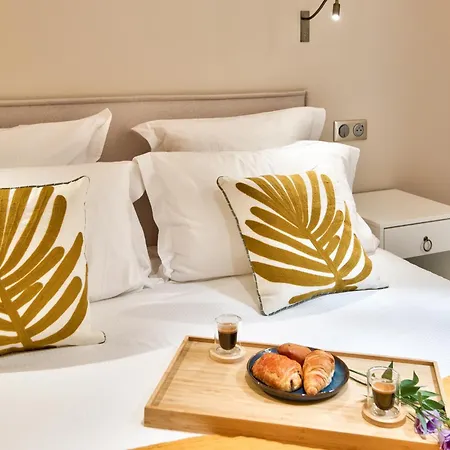 9 Alberti Centre Aparthotel 4*