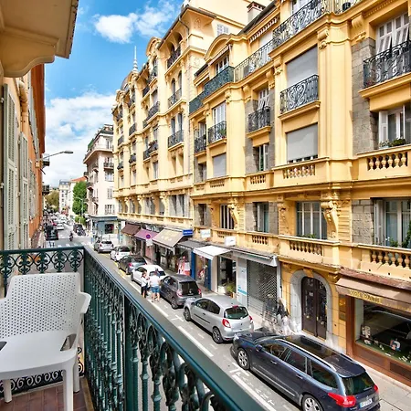 9 Alberti Centre نيس