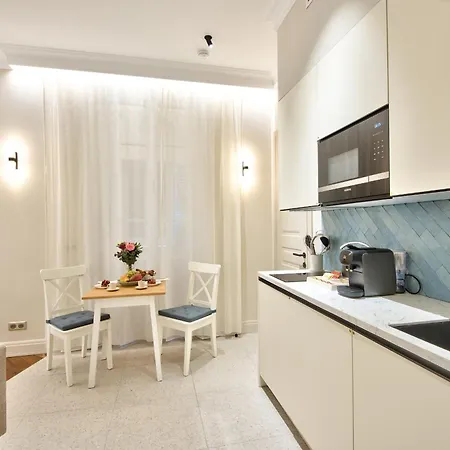 9 Alberti Centre Nice