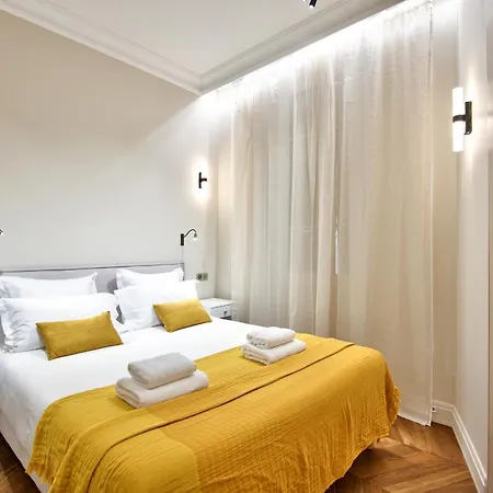 9 Alberti Centre Aparthotel 4*