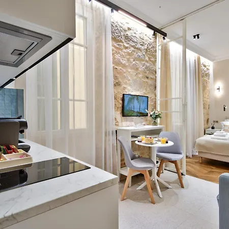 9 Alberti Centre 4*
