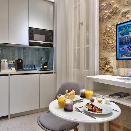 9 Alberti Centre Nice