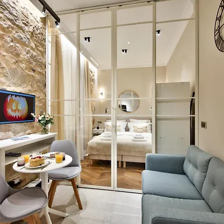 Апарт-отель 9 Alberti Centre 4*