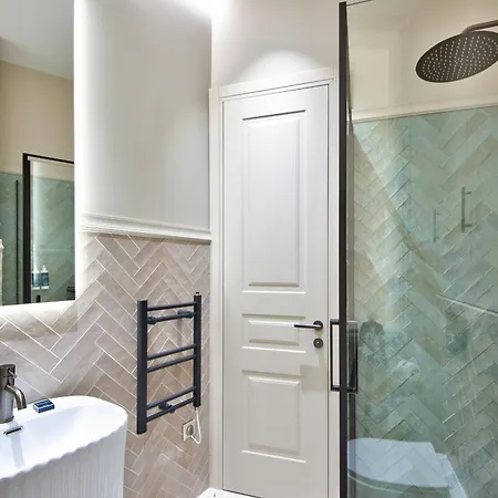 9 Alberti Centre 4*