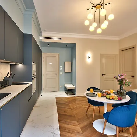 Aparthotel 9 Alberti Centre 4*