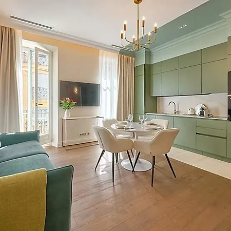 9 Alberti Centre 4*