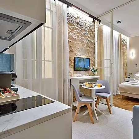 9 Alberti Centre 4*