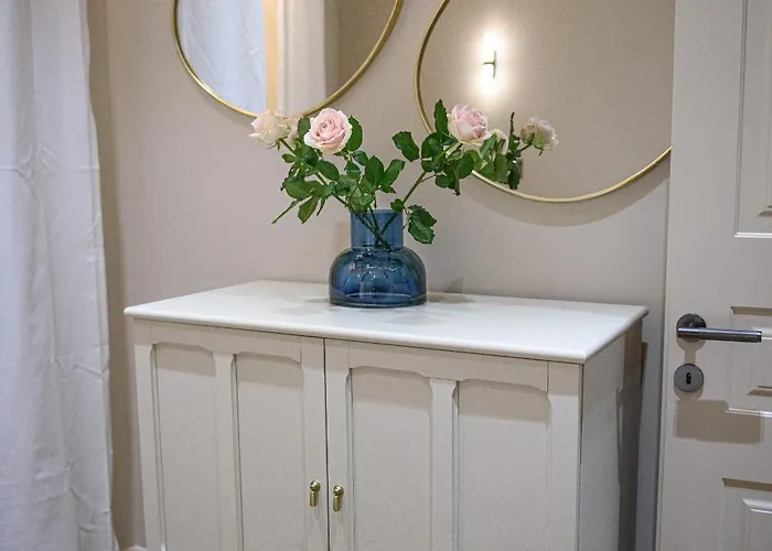 9 Alberti Centre شقة فندقية 4*