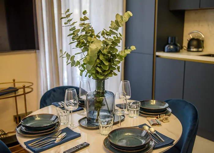 9 Alberti Centre Aparthotel 4*