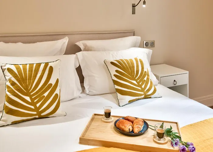 9 Alberti Centre Aparthotel 4*