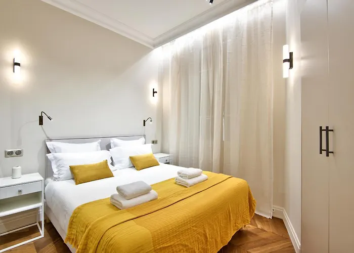 9 Alberti Centre Aparthotel 4*