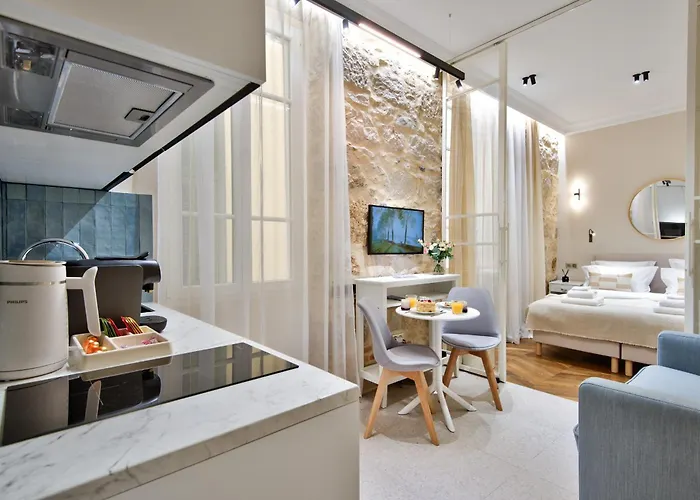 9 Alberti Centre 4*