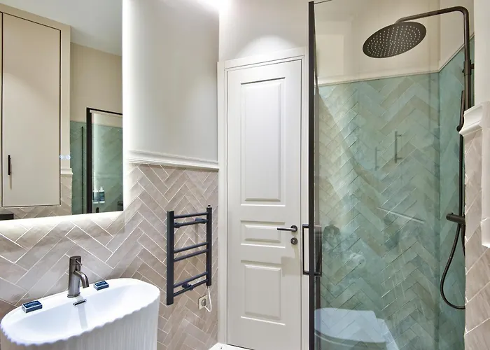 9 Alberti Centre 4*