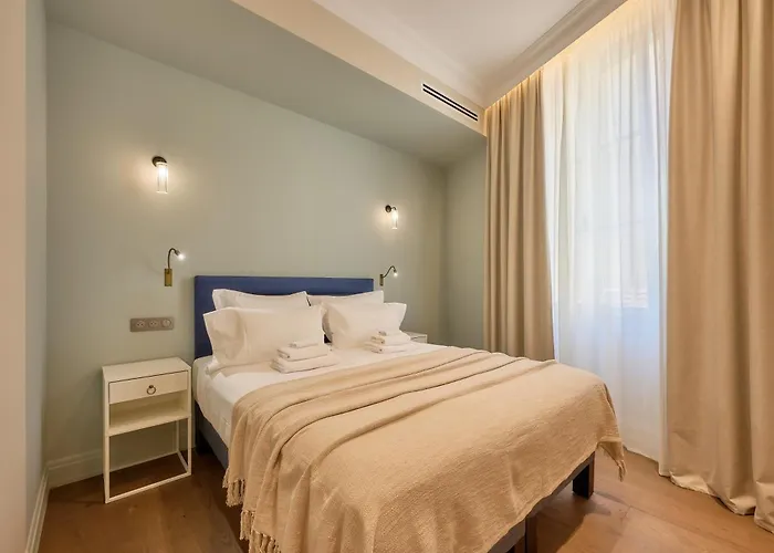 9 Alberti Centre 4*