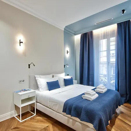 9 Alberti Centre Aparthotel 4*