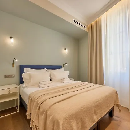 9 Alberti Centre 4*